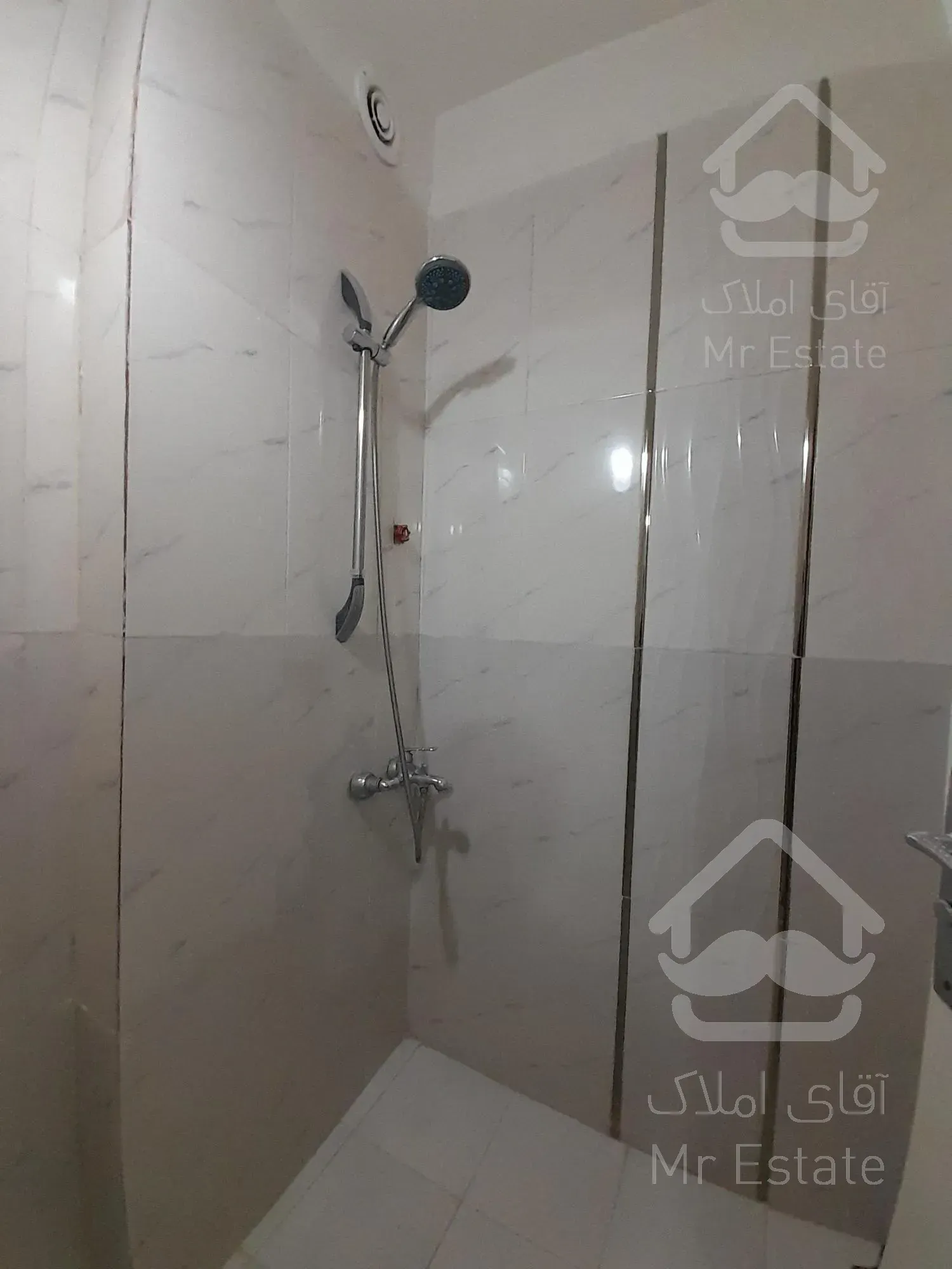 ۴۵متر حیاطدار فول بازسازی سالن پرده خور