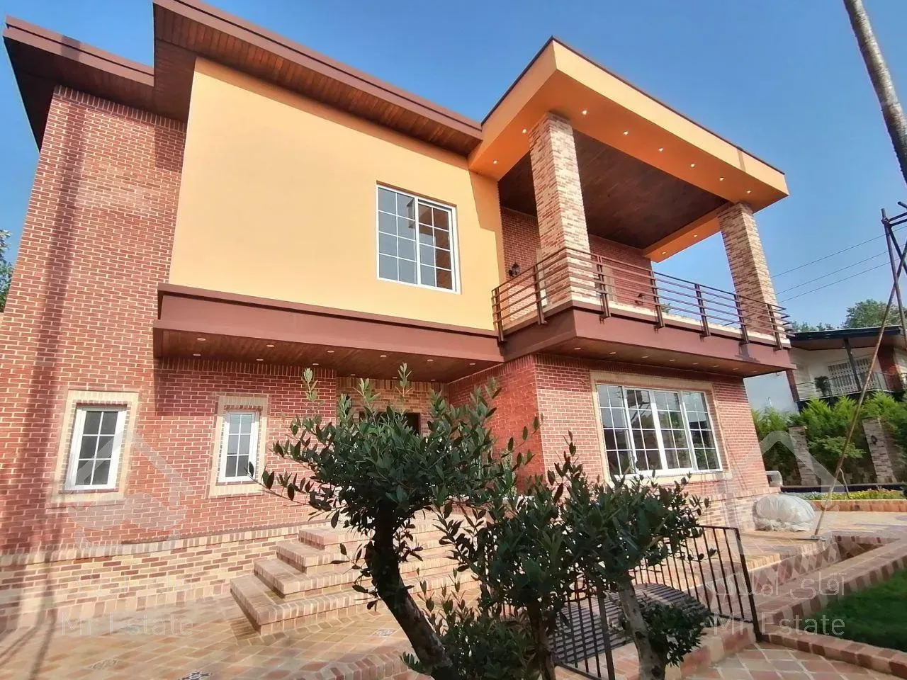 ویلا آجری سبک خاص استخردار