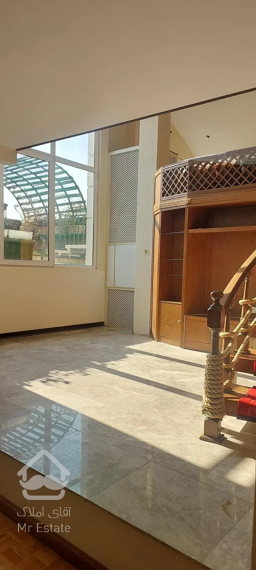 ۶۰۰ متر دو طبقه مجزا رهن کامل ویلا شهرک غرب( موقعیت اداری)