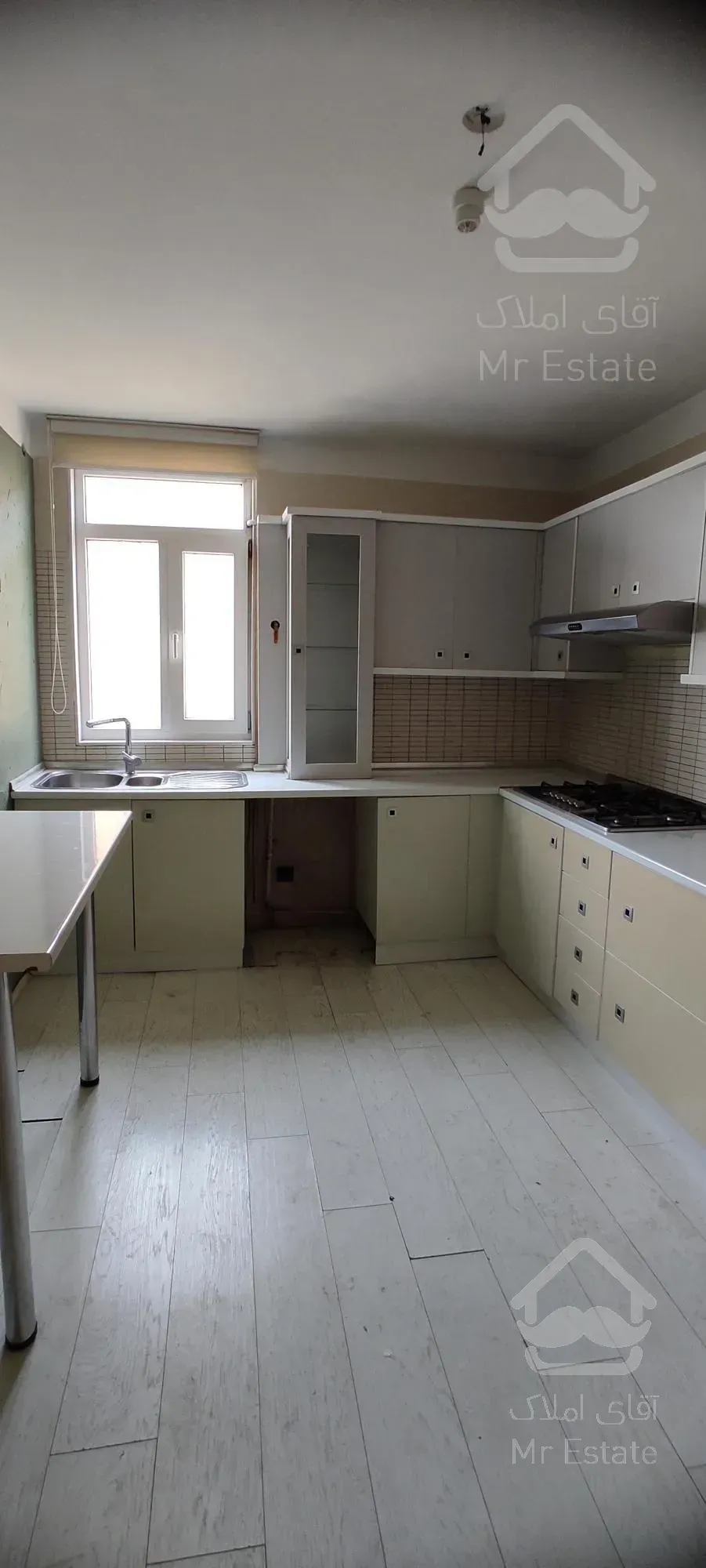 ۱۳۰متر بازسازی شده با پارکینگ مسقف آتی ساز