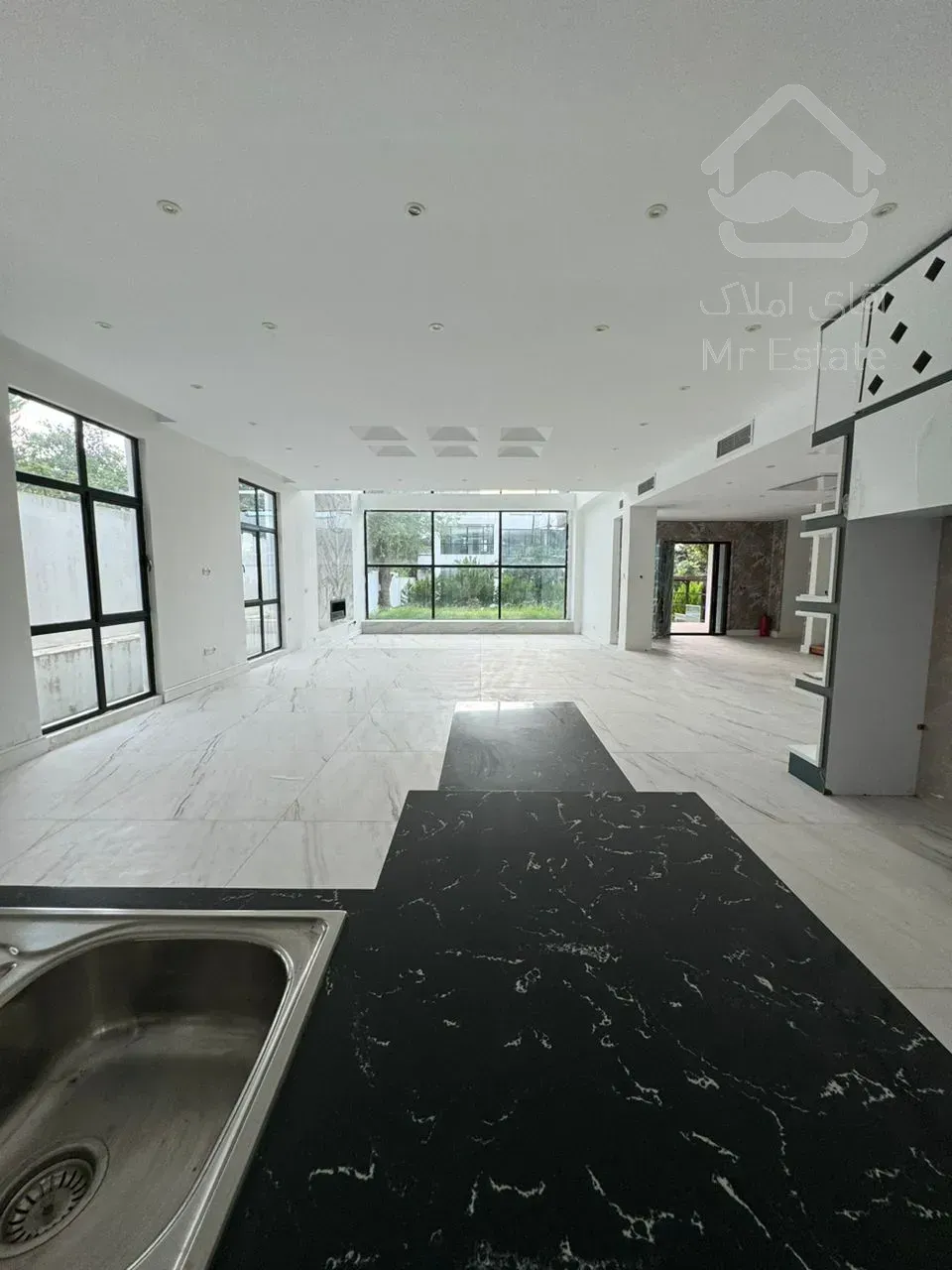 رهن و اجاره ویلا مدرن ۹۰۰متری لوکس استخردار رویان