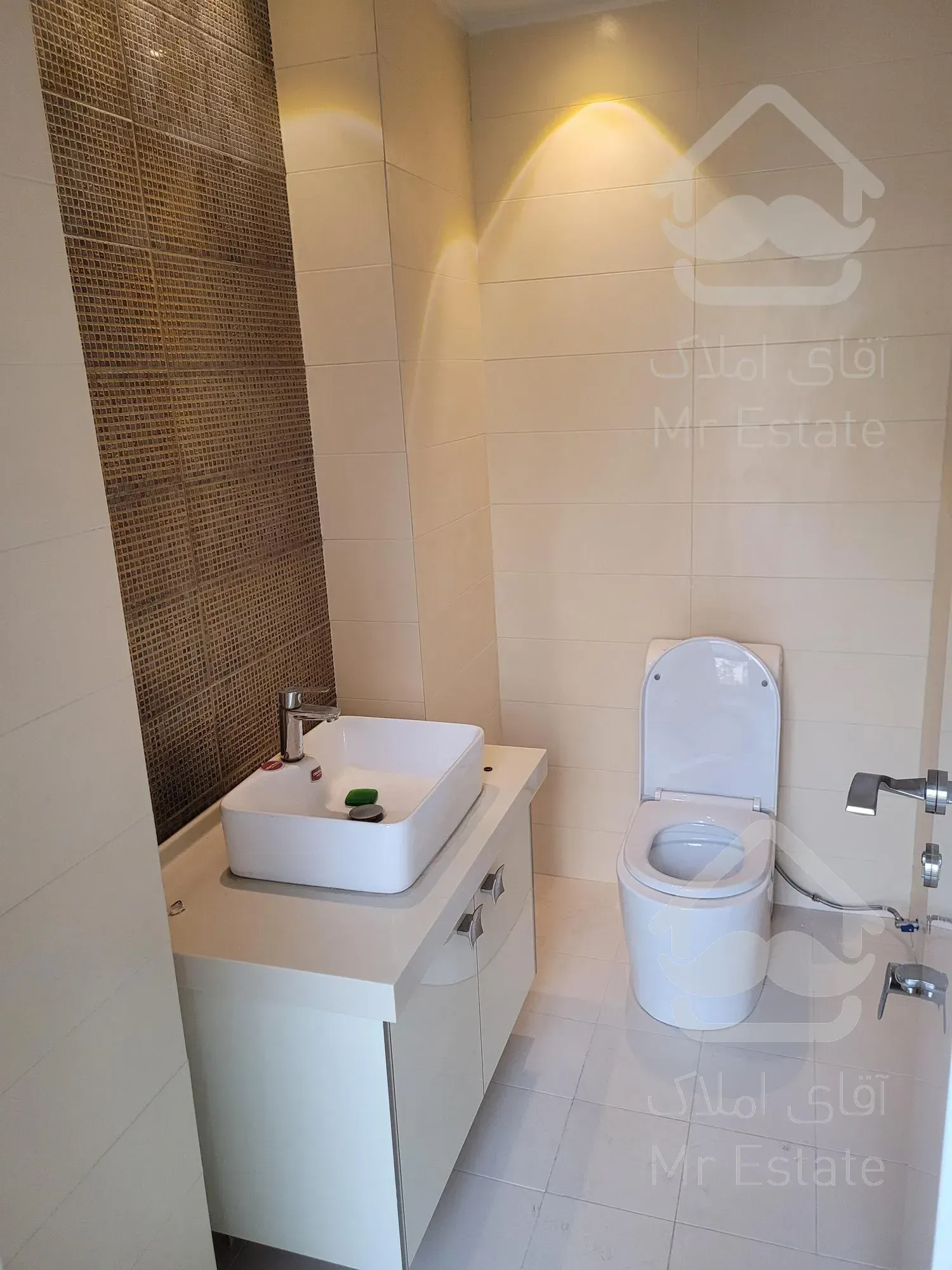 اندرزگو ۱۰۰متر دفترکار لوکس فلت جهت پزشکی