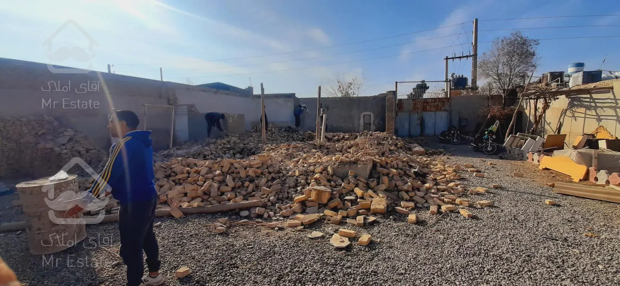 ملکی به مساحت ۸۵۰ متر با امکانات بفروش میرسد