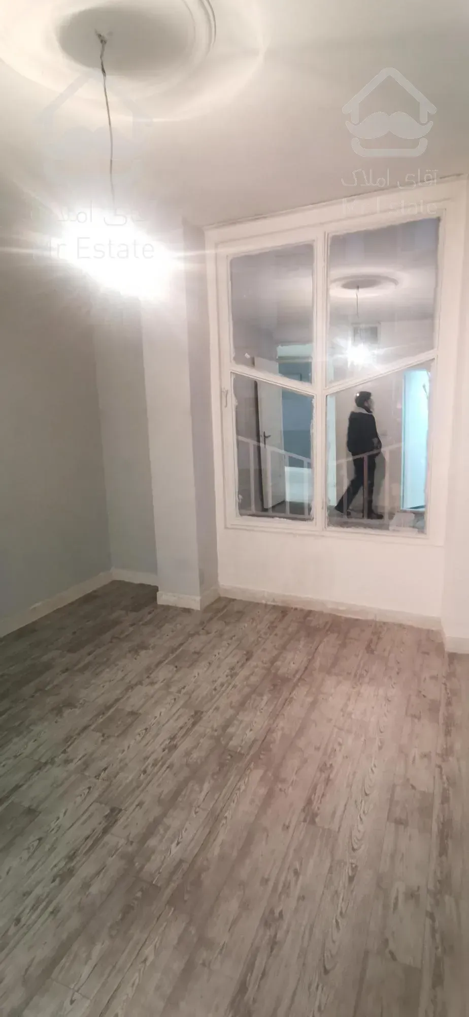 60 متری طبقه اول پارکینگ دار