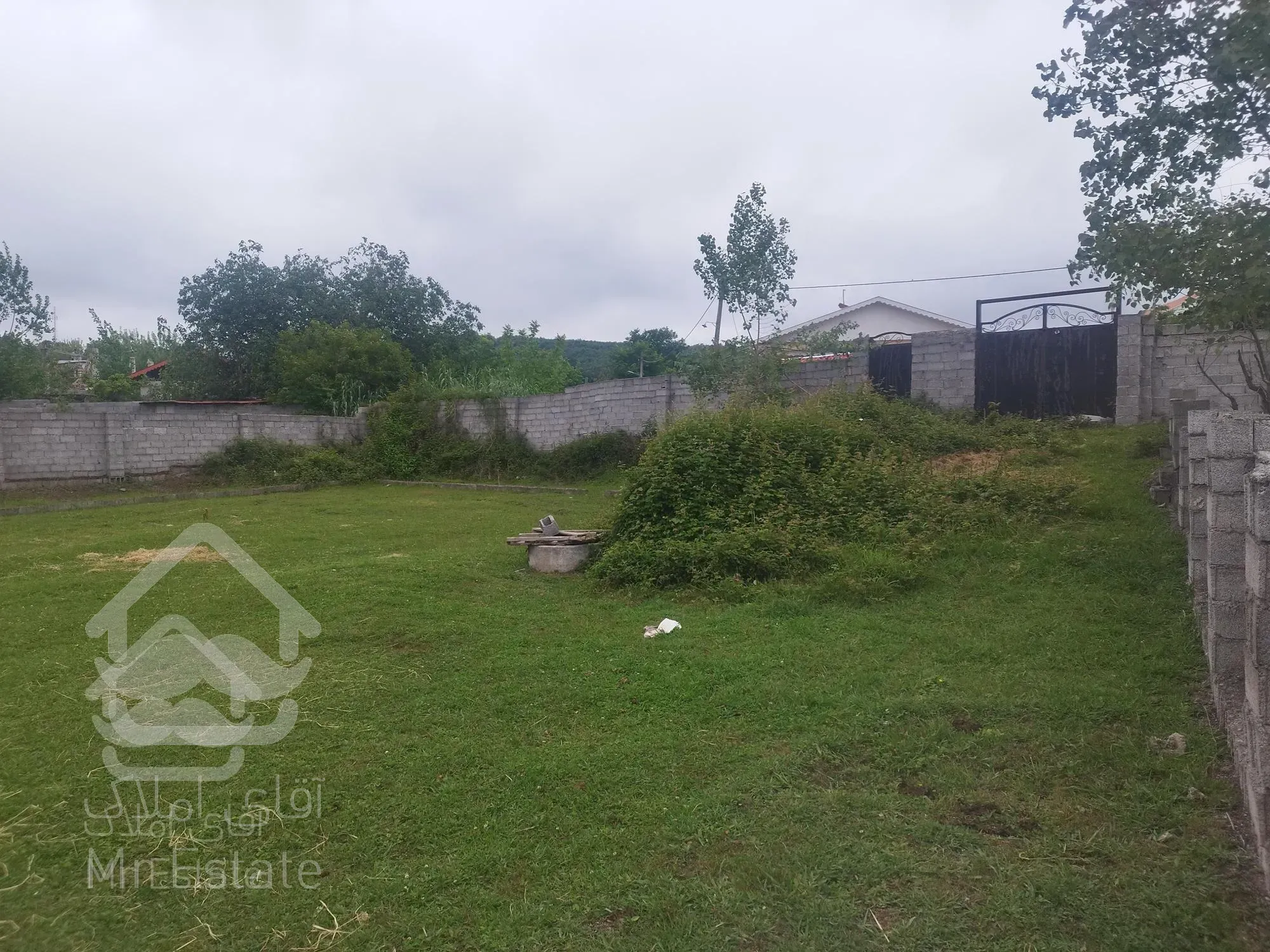 زمین مسکونی دور دیوار