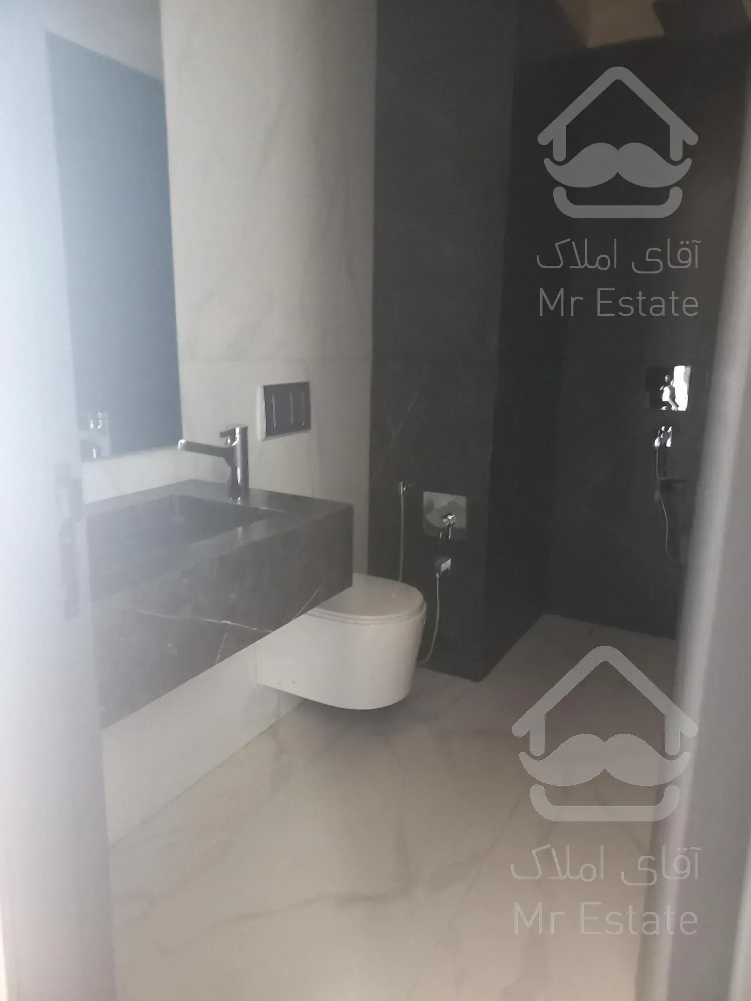 نوساز مدرن. دلیری . ۷۰ متری