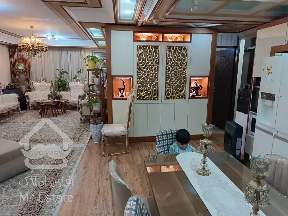 پادادشرقی/۱۳۰متر۳خواب/فول امکانات