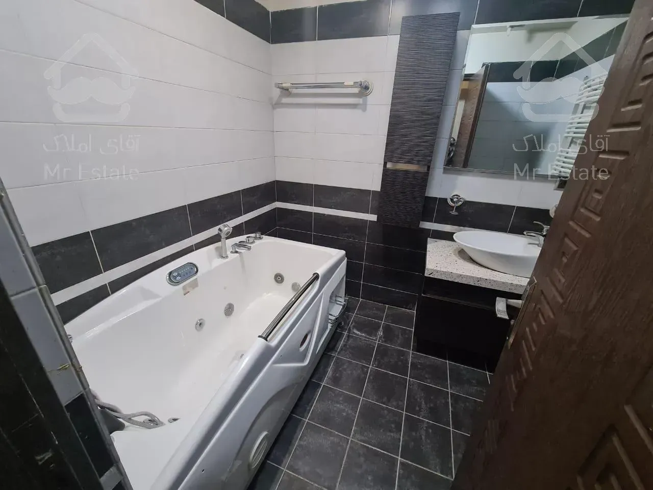 ۱۴۰ متری نوساز در میرداماد