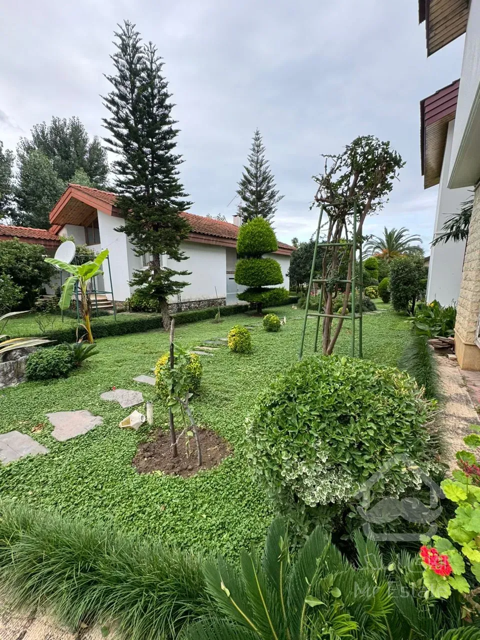 رهن و اجاره ویلا شهرک برند منطقه ۹۰۰متری وازیوار لوکس