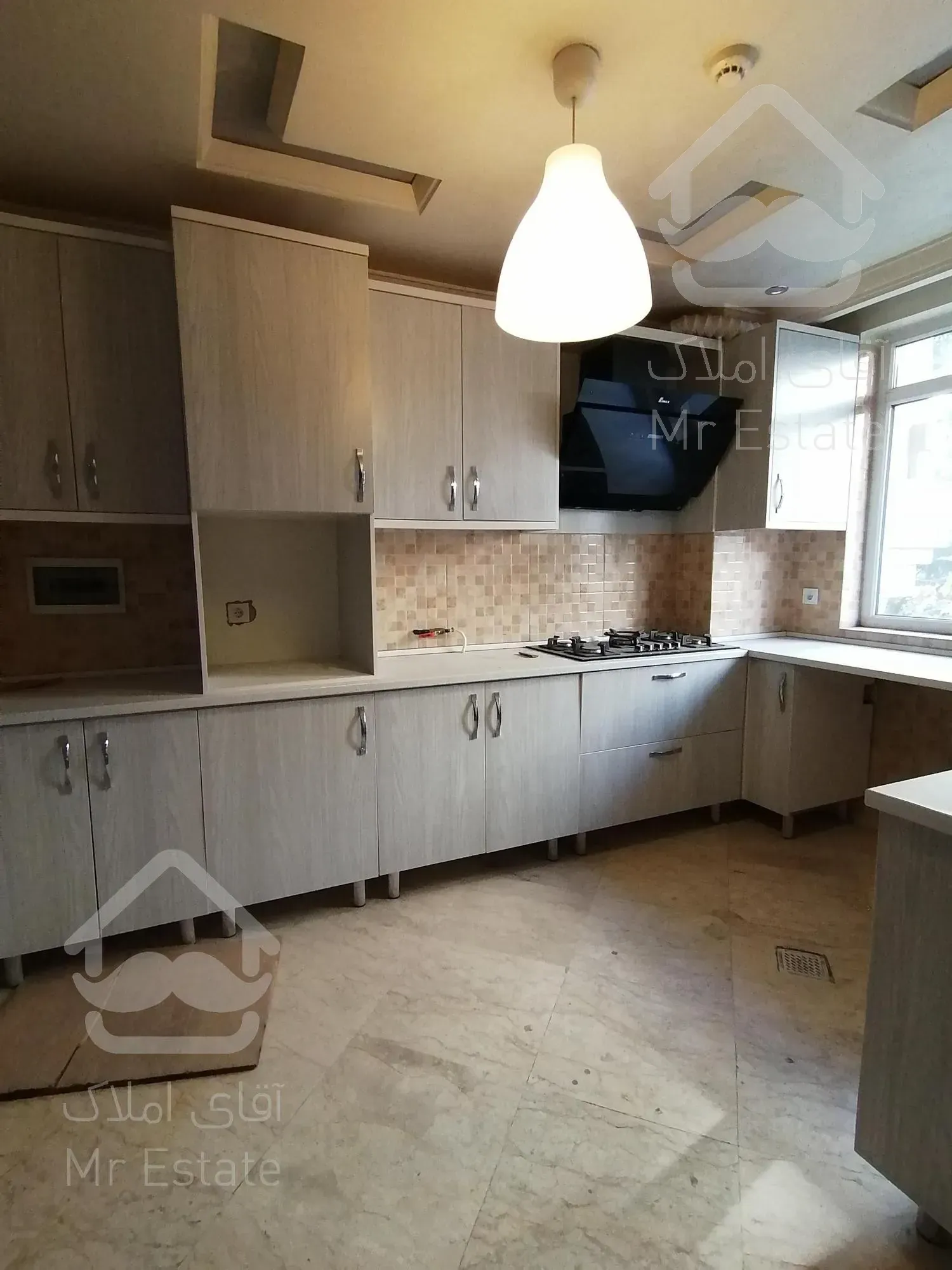 95 متر، فول امکانات، آلاله