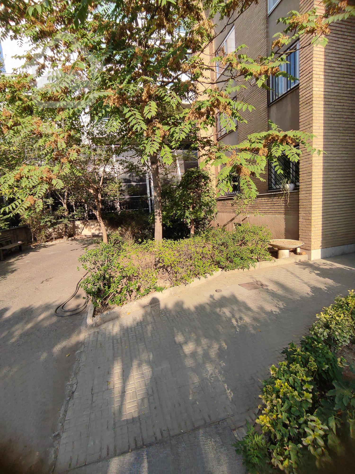 ۱۶۰متر/شهرک غرب/۳پارکینگ/فول امکانات