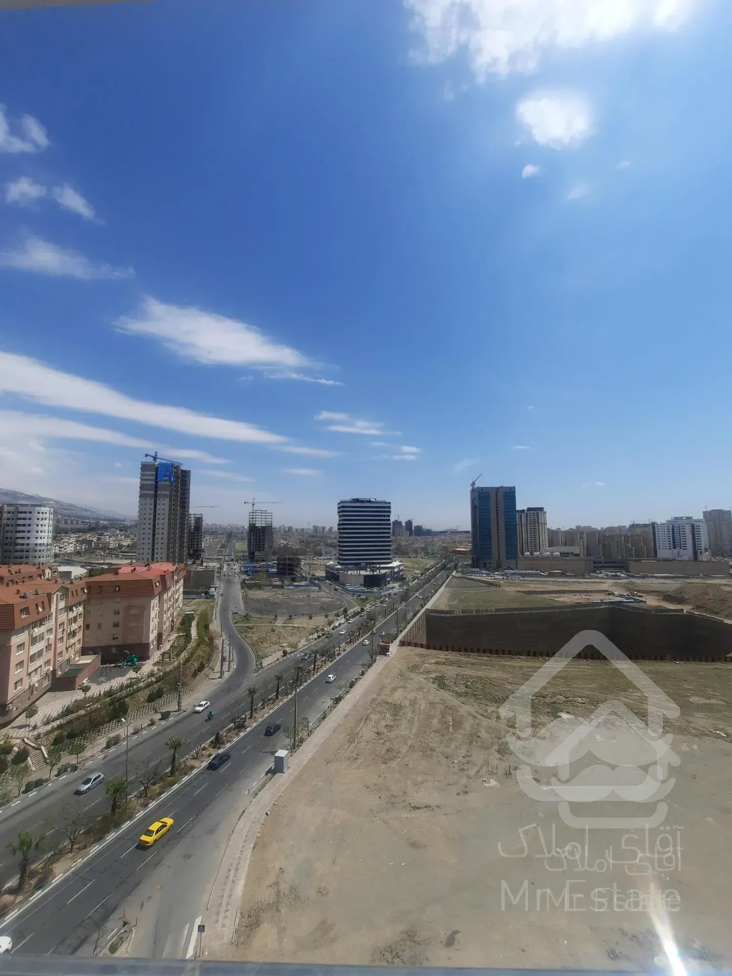 ۱۱۰متر نوساز + ۲ خواب / دریاچه باملند /طبقه آخر