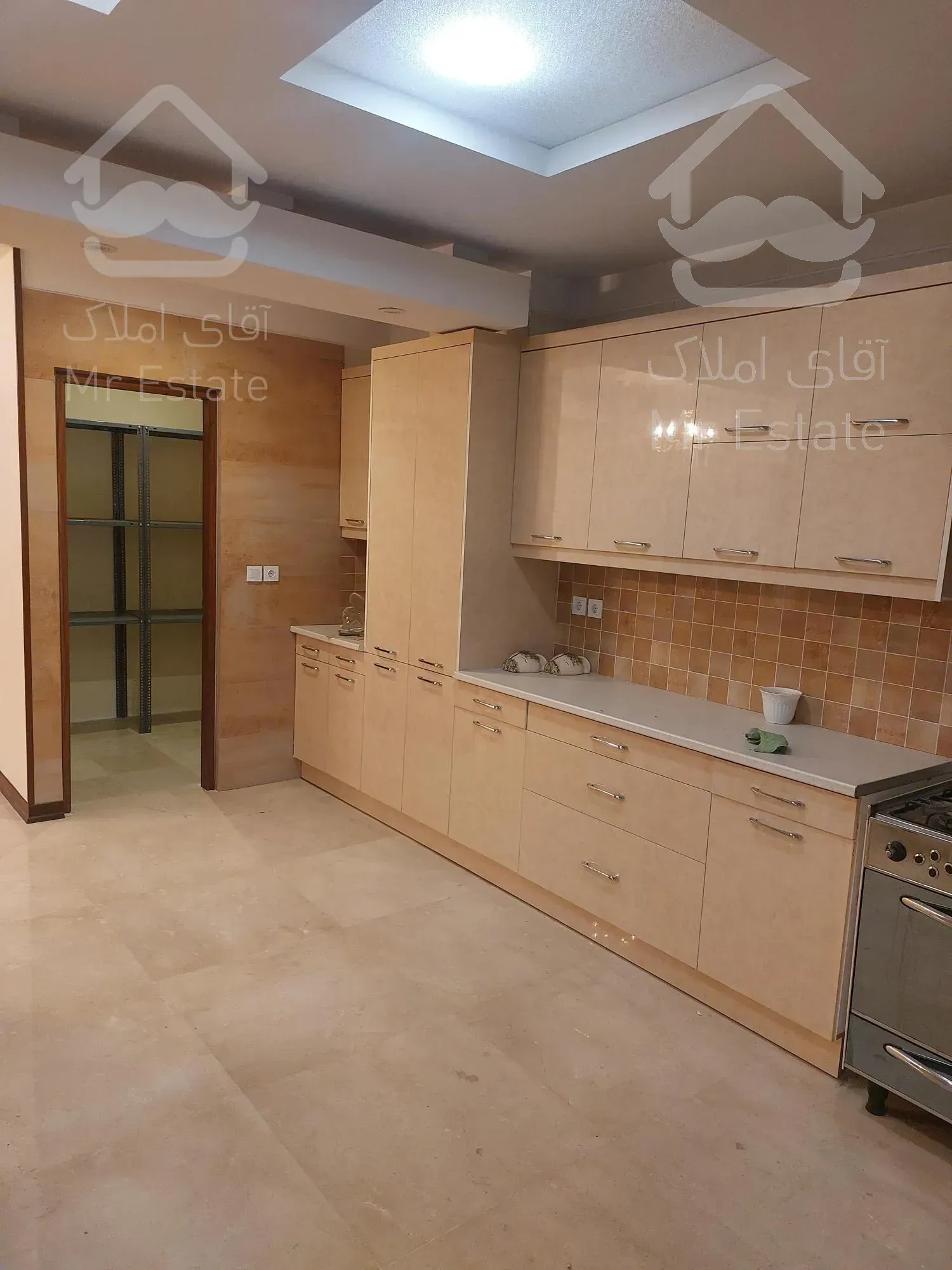 ۲۱۵ متر ۳ خواب ۳ پارکینگ تک واحدی پاسداران هروی