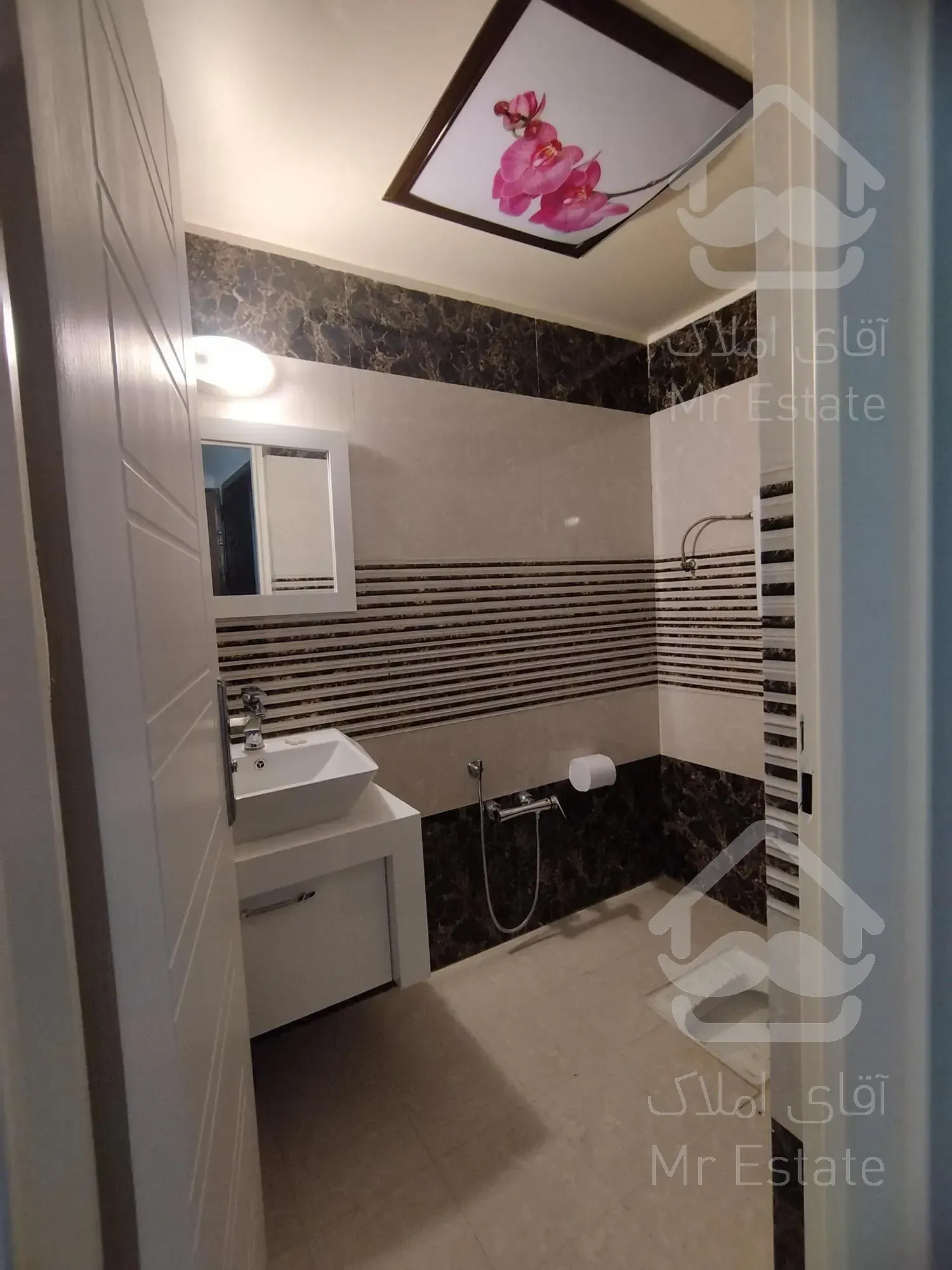 ۳ خواب رو به آفتاب کم واحد استخر فعال