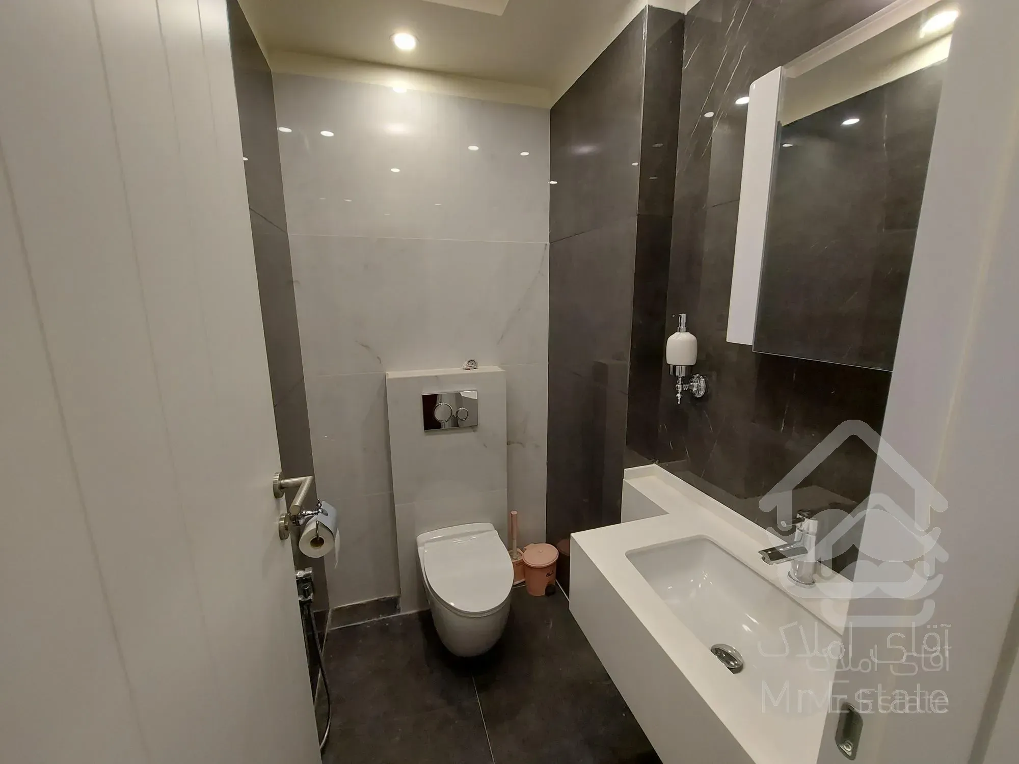 احاره موقعیت اداری مبله ۶۵متر ۱اتاق مطهری جم قائم مقام