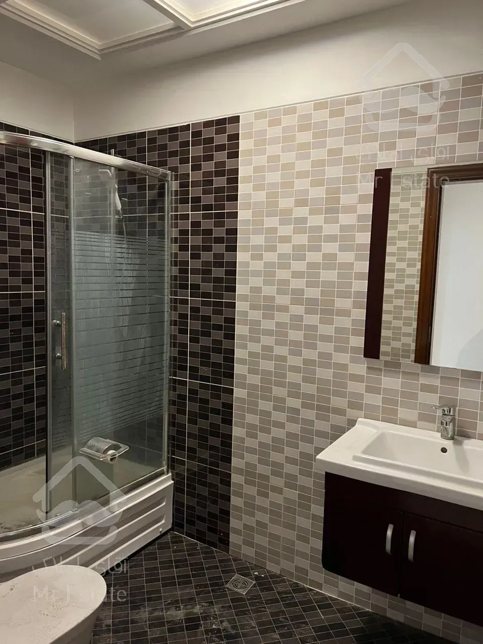 فروش واحد 240 متری در اندرزگو منطقه 1