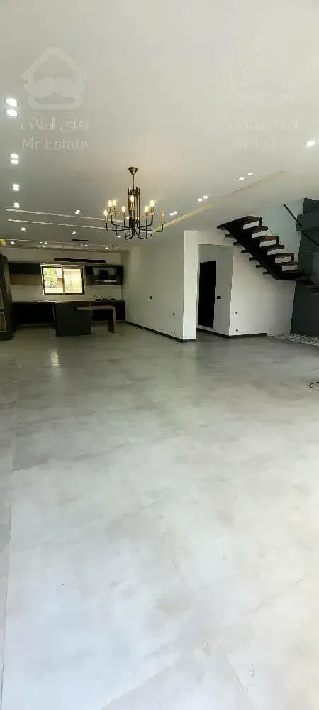 ویلا تریبلکس مدرن استخردار با تمامی امکانات در منطقه ای دنج