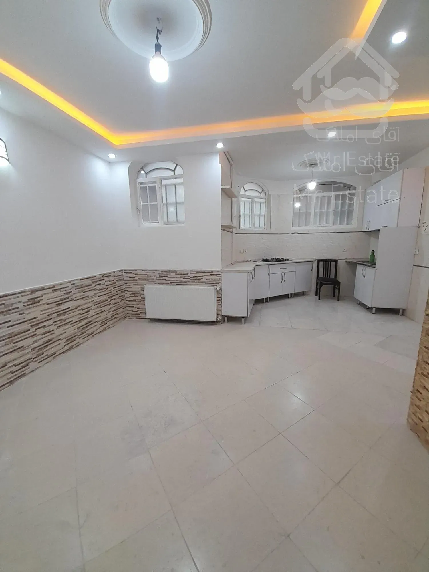 ۴۵متر حیاطدار فول بازسازی سالن پرده خور