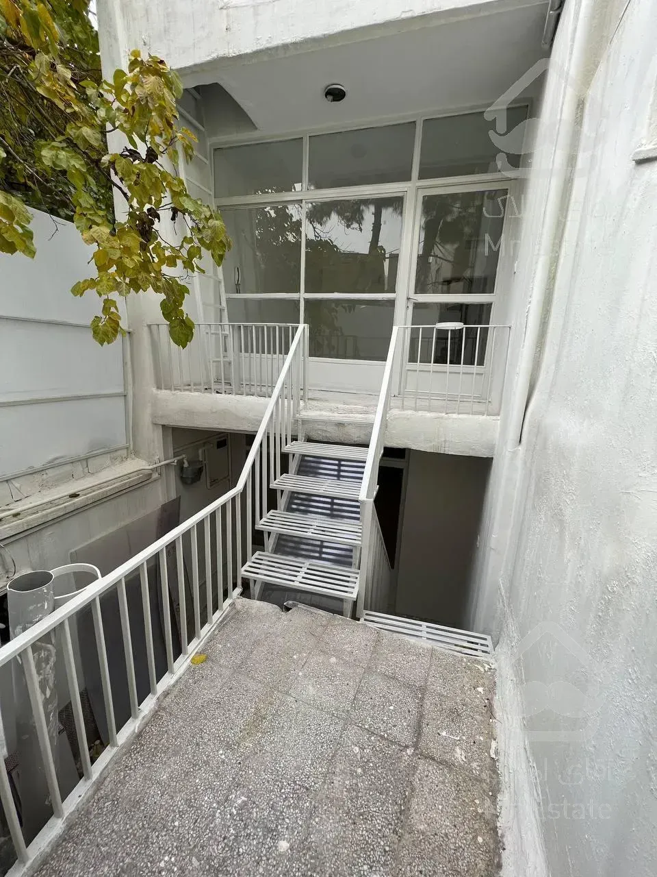 خانه حیاط دار دربست فول بازسازی شده و کلید نخورده