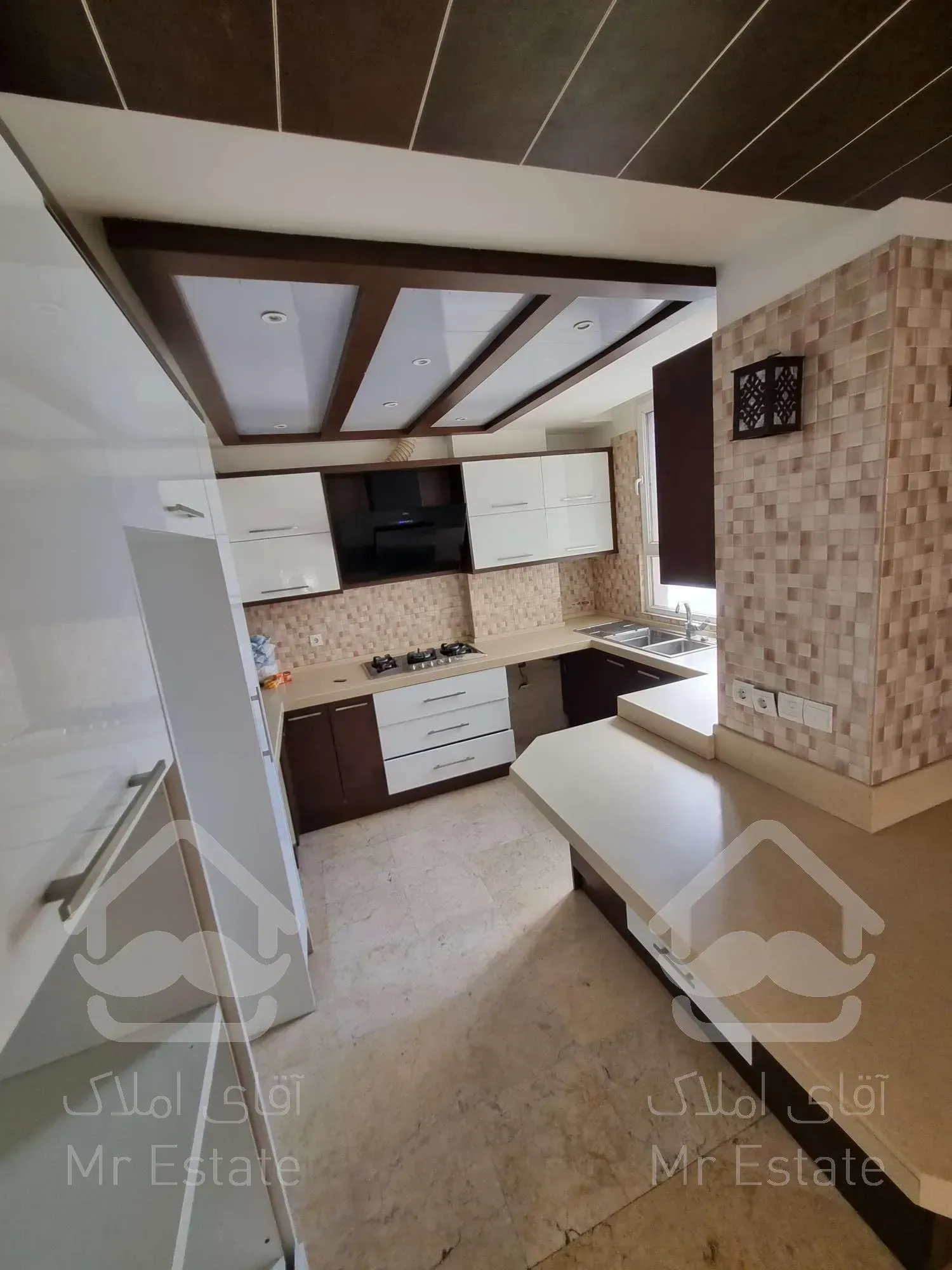 آپارتمان ۱۴۰ متری دردزاشیب