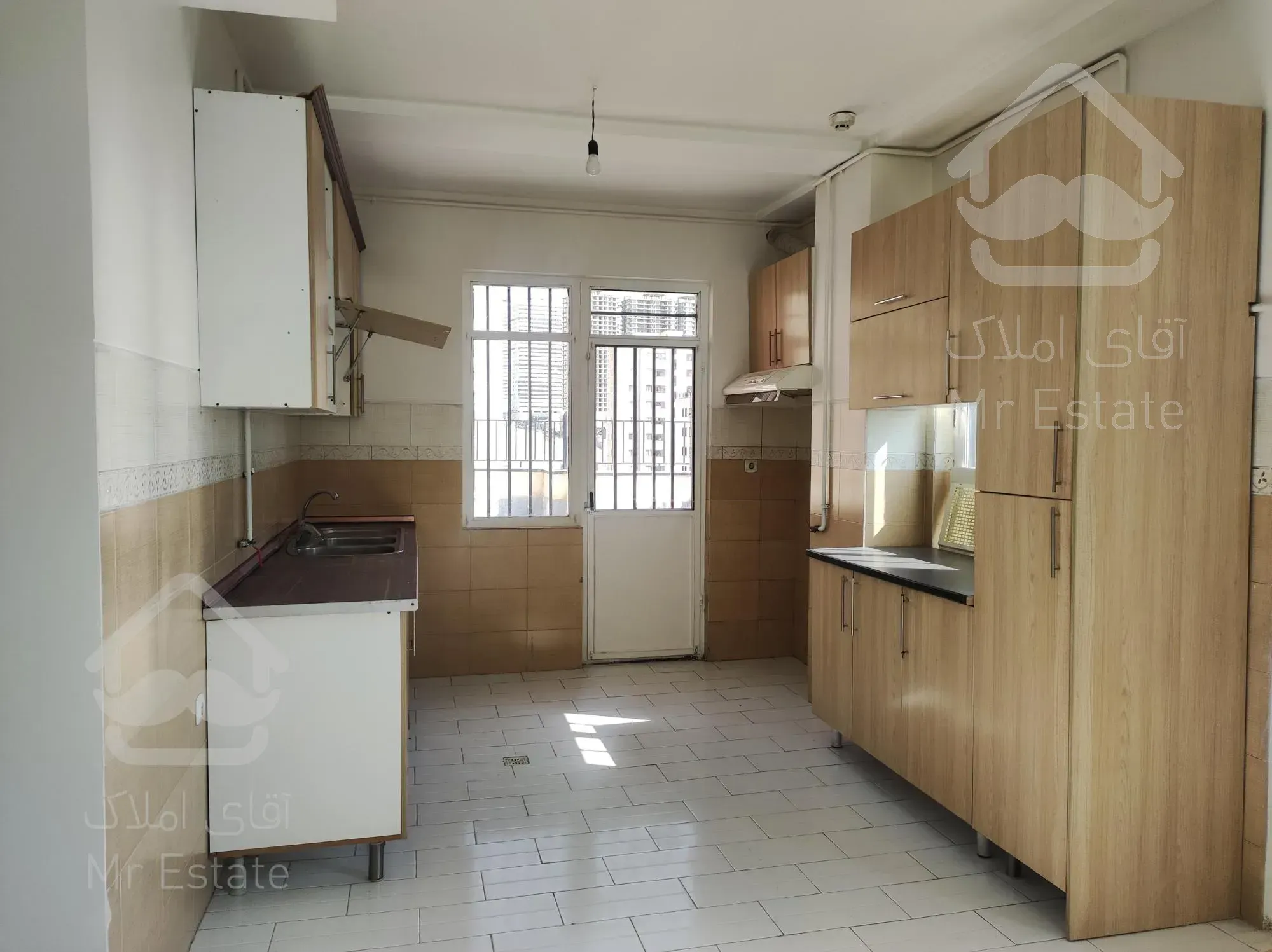 رهن و اجاره آپارتمان 89 متری دریاچه چیتگر نقلی و مخصوص زوج ها