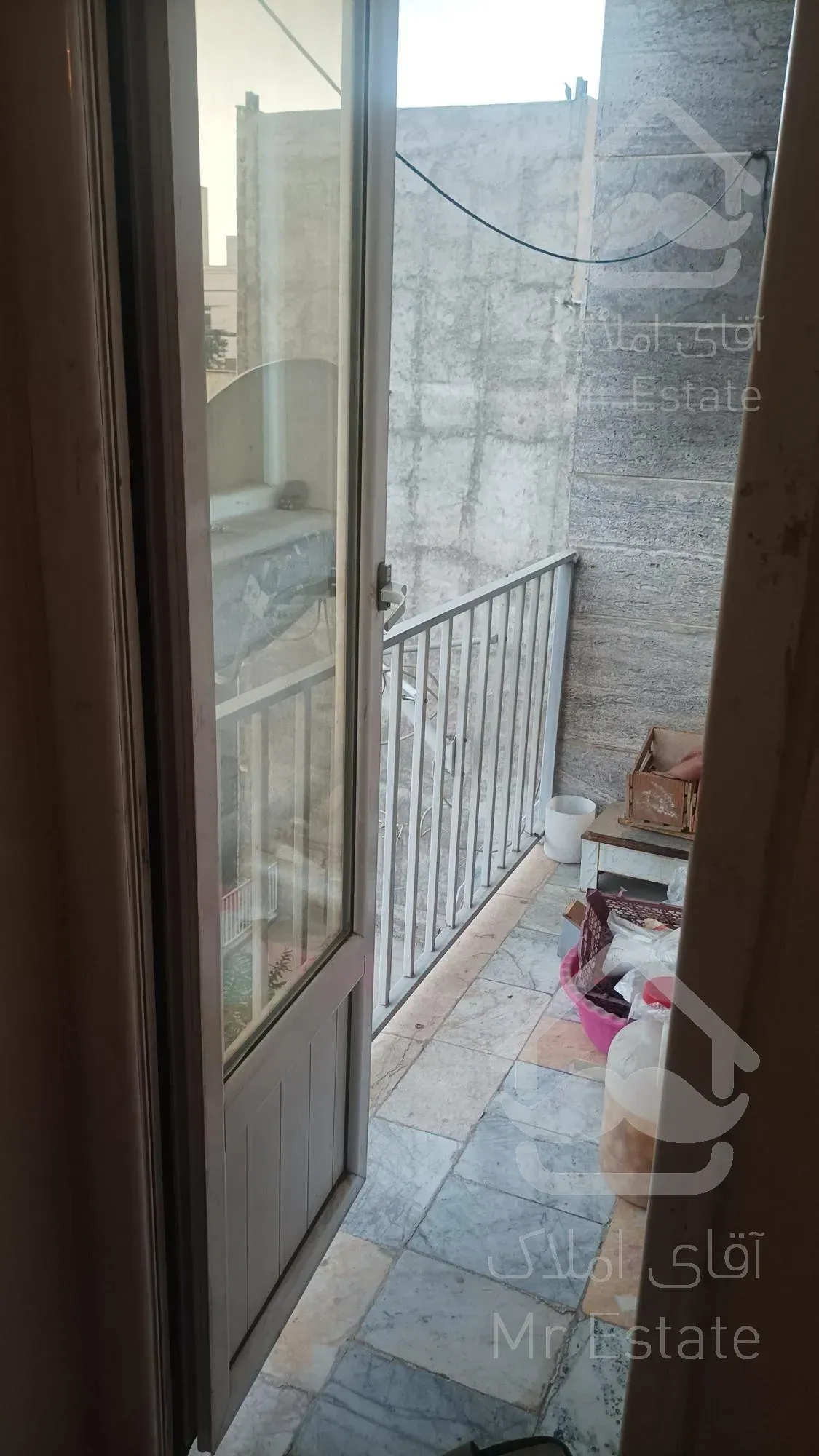 ۹۳ متر دو خواب دارای پارکینگ