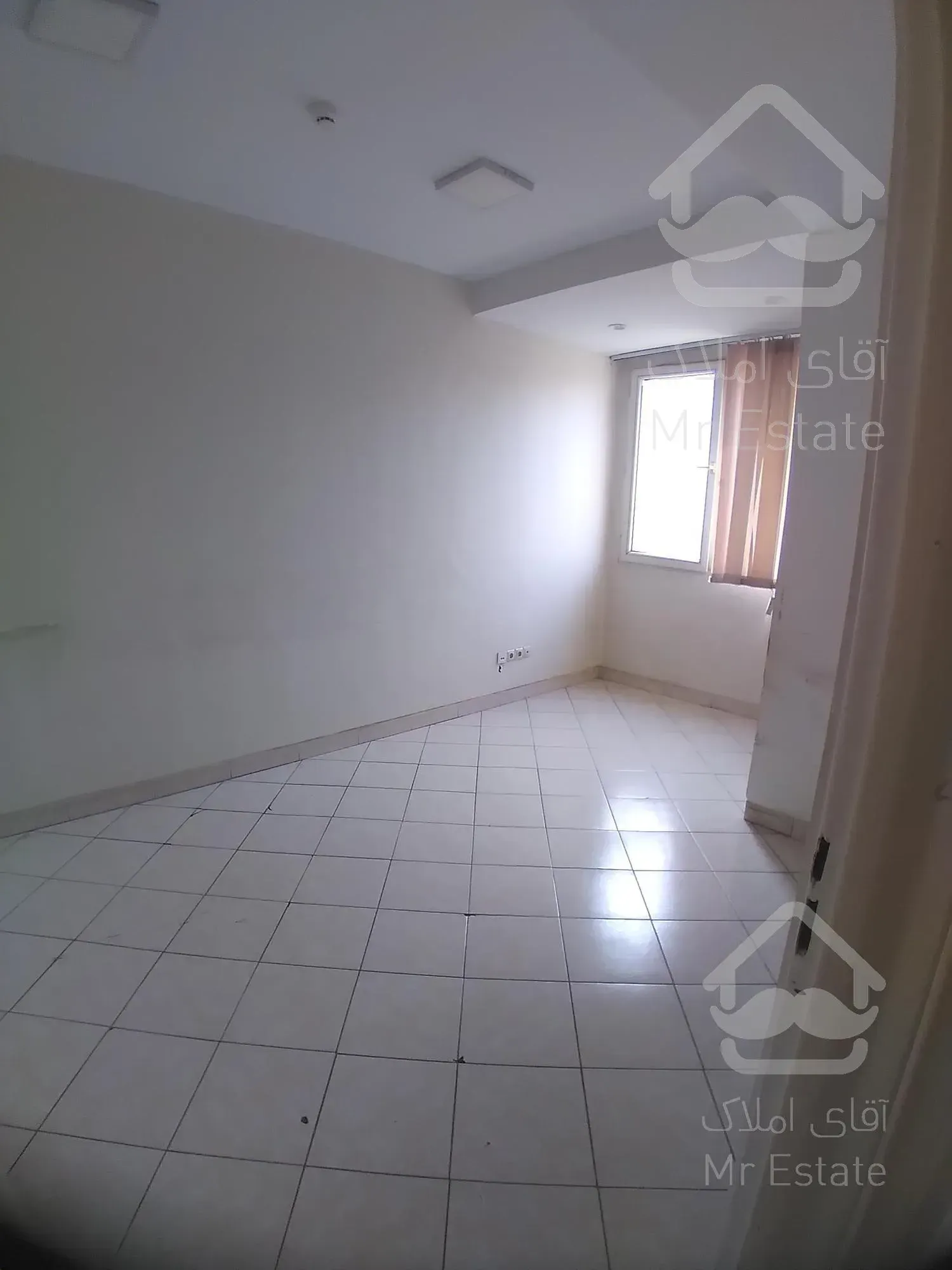 ۶۳ متر سند اداری میدان ونک