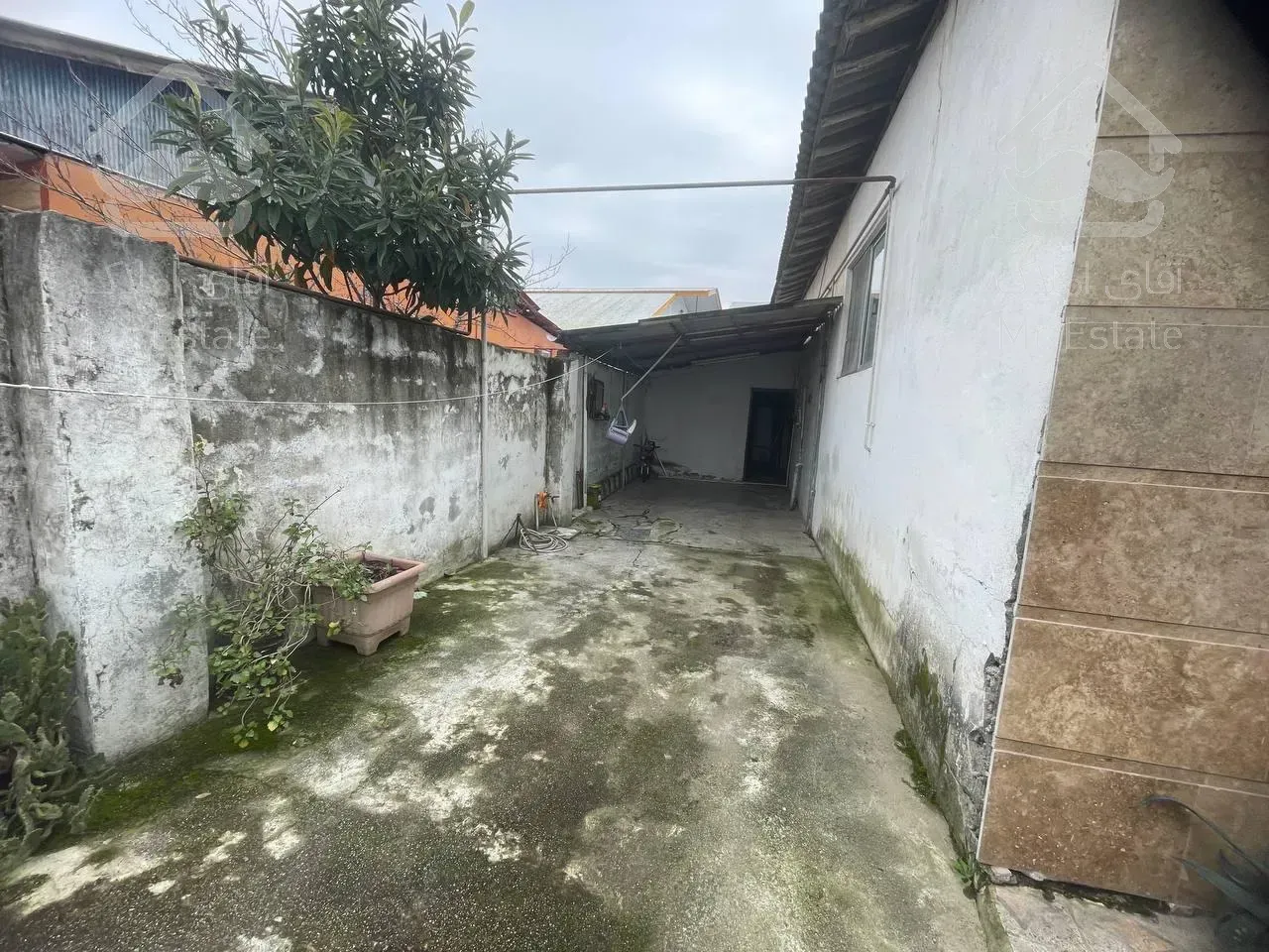 ویلا فلت ۳۰۰متری/بازسازی شده/مدارک قابل استعلام