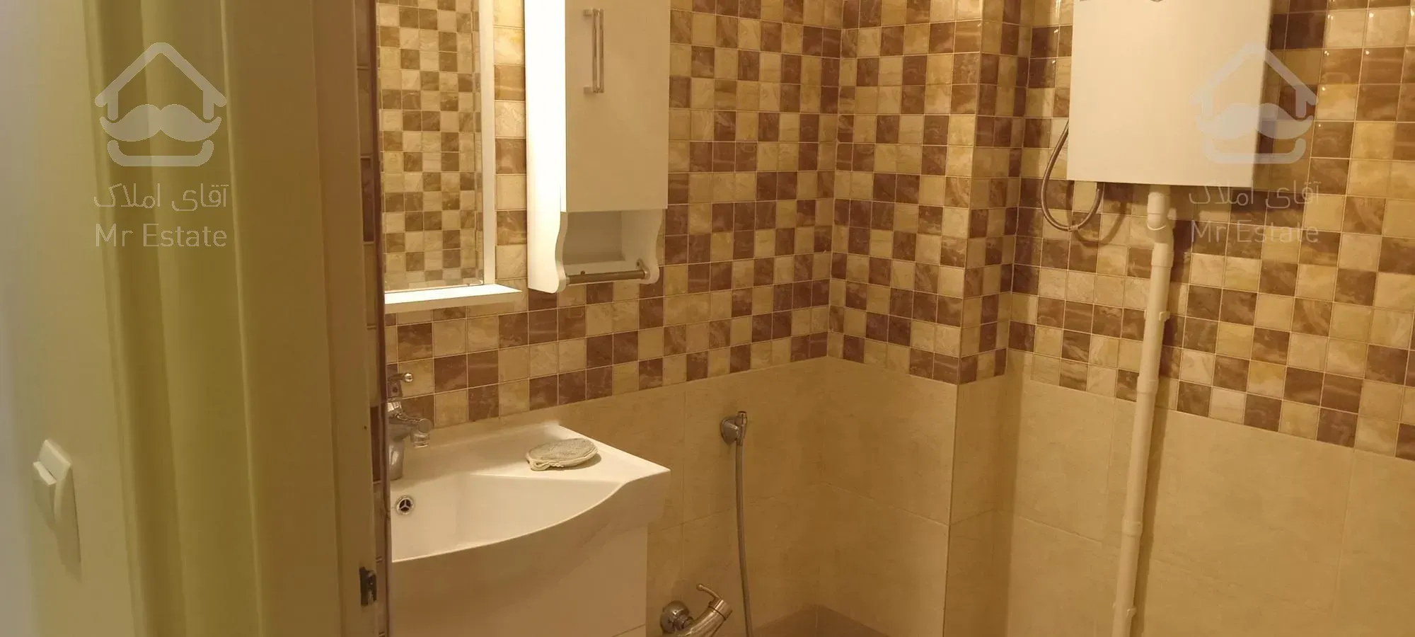 ۲۴۰ متر /۳ خوابه/فوق مدرن/ دریاچه چیتگر