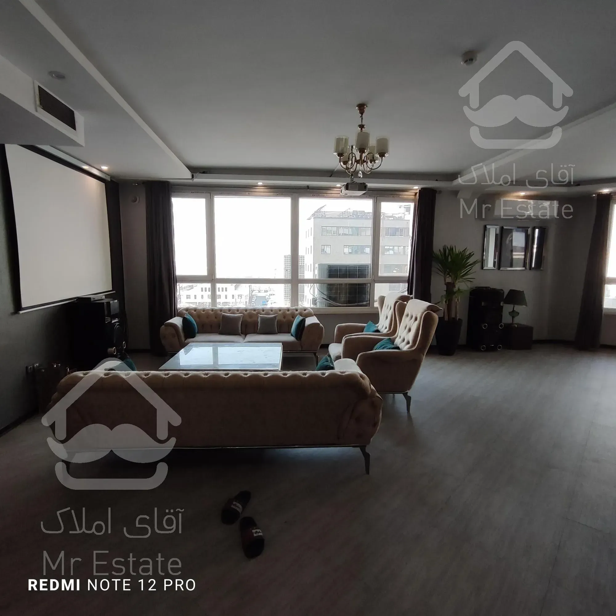 شهرک غرب ۱۳۰متر/۳خواب/۳ساله/کم واحد