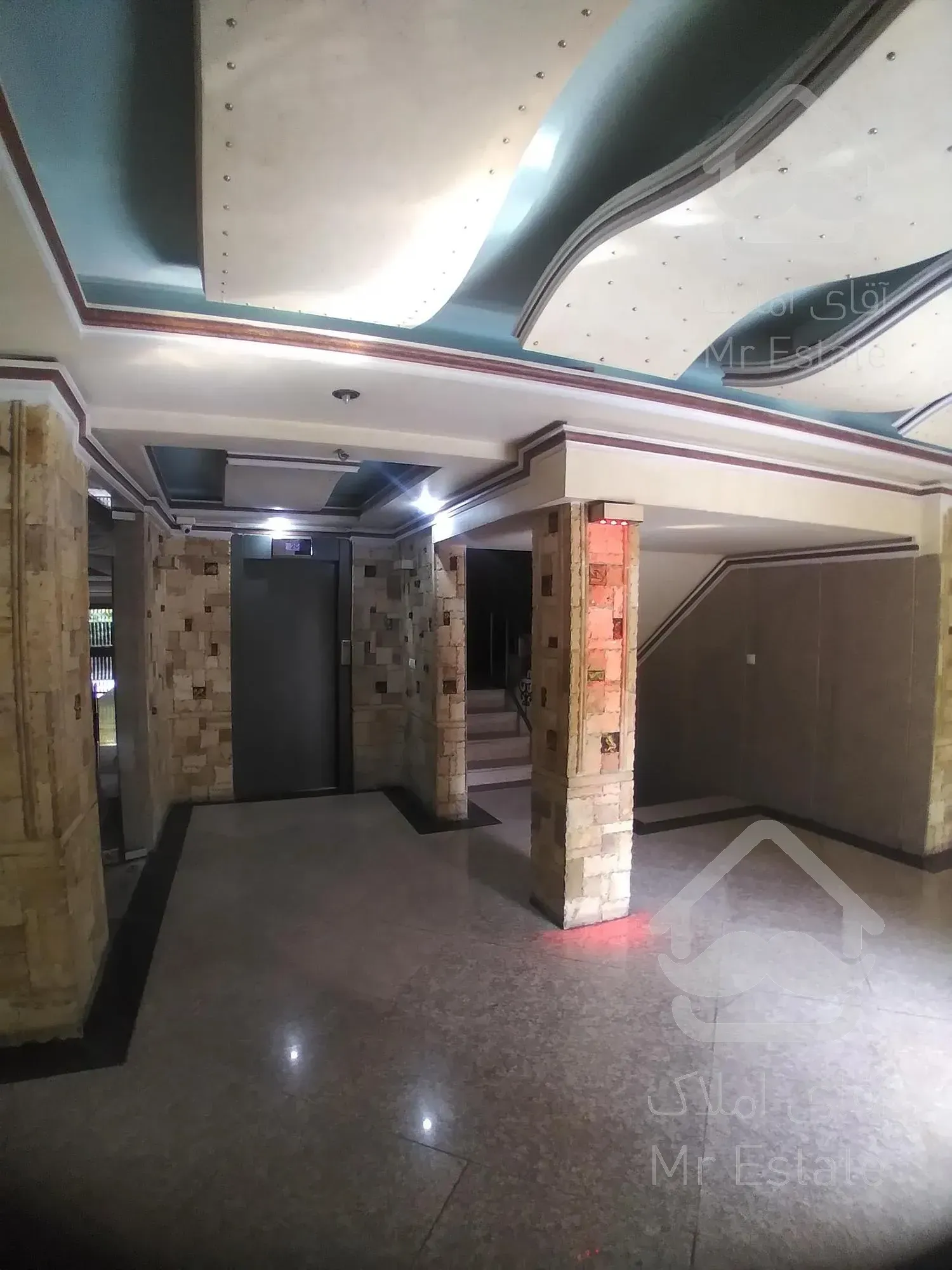 ۱۱۰ متر موقعیت اداری میدان ونک