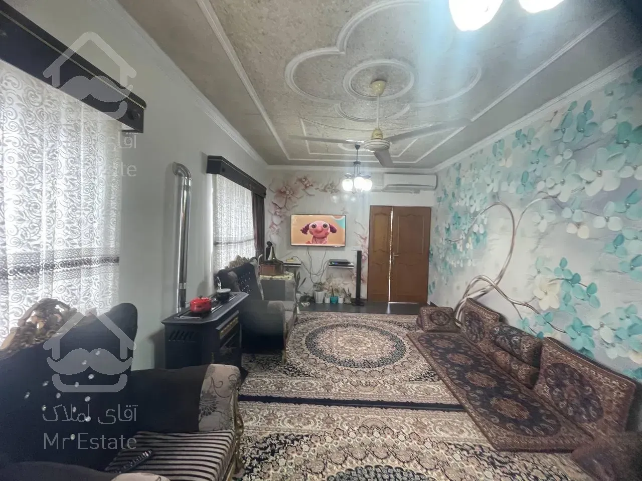 ویلا فلت ۳۰۰متری/بازسازی شده/مدارک قابل استعلام