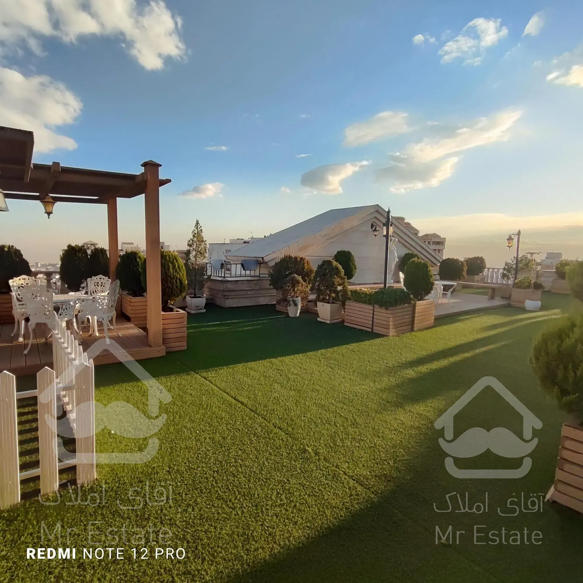 شهرک غرب ۱۳۰متر/۳خواب/۳ساله/کم واحد