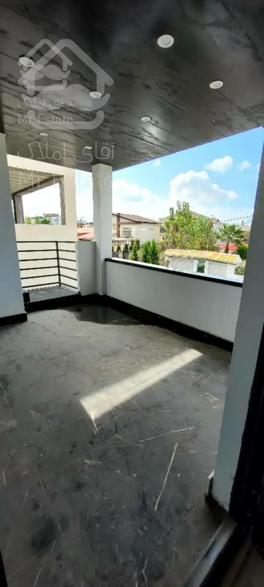 ویلا تریبلکس مدرن استخردار با تمامی امکانات در منطقه ای دنج