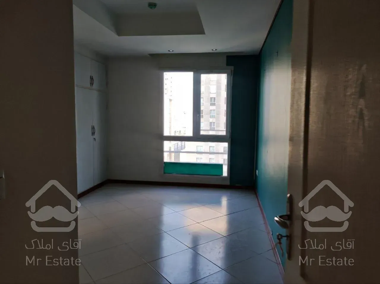 رهن و اجاره آپارتمان ۱۳۸ متری ۳ خواب دریاچه چیتگر دارای ویوی عالی و سالن بزرگ