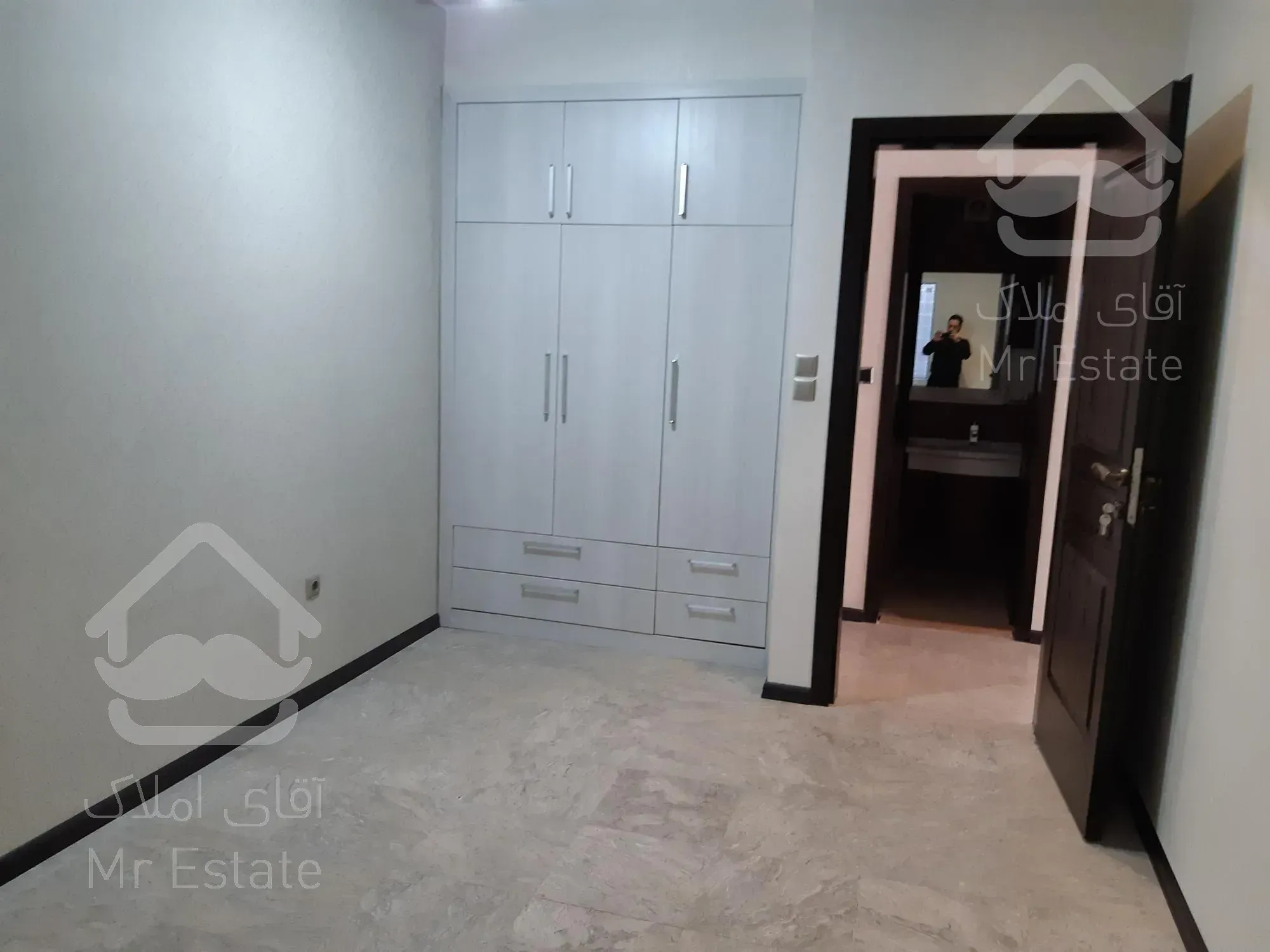 شهرک غرب 170متر (2نبش نور،2پارکینگ)