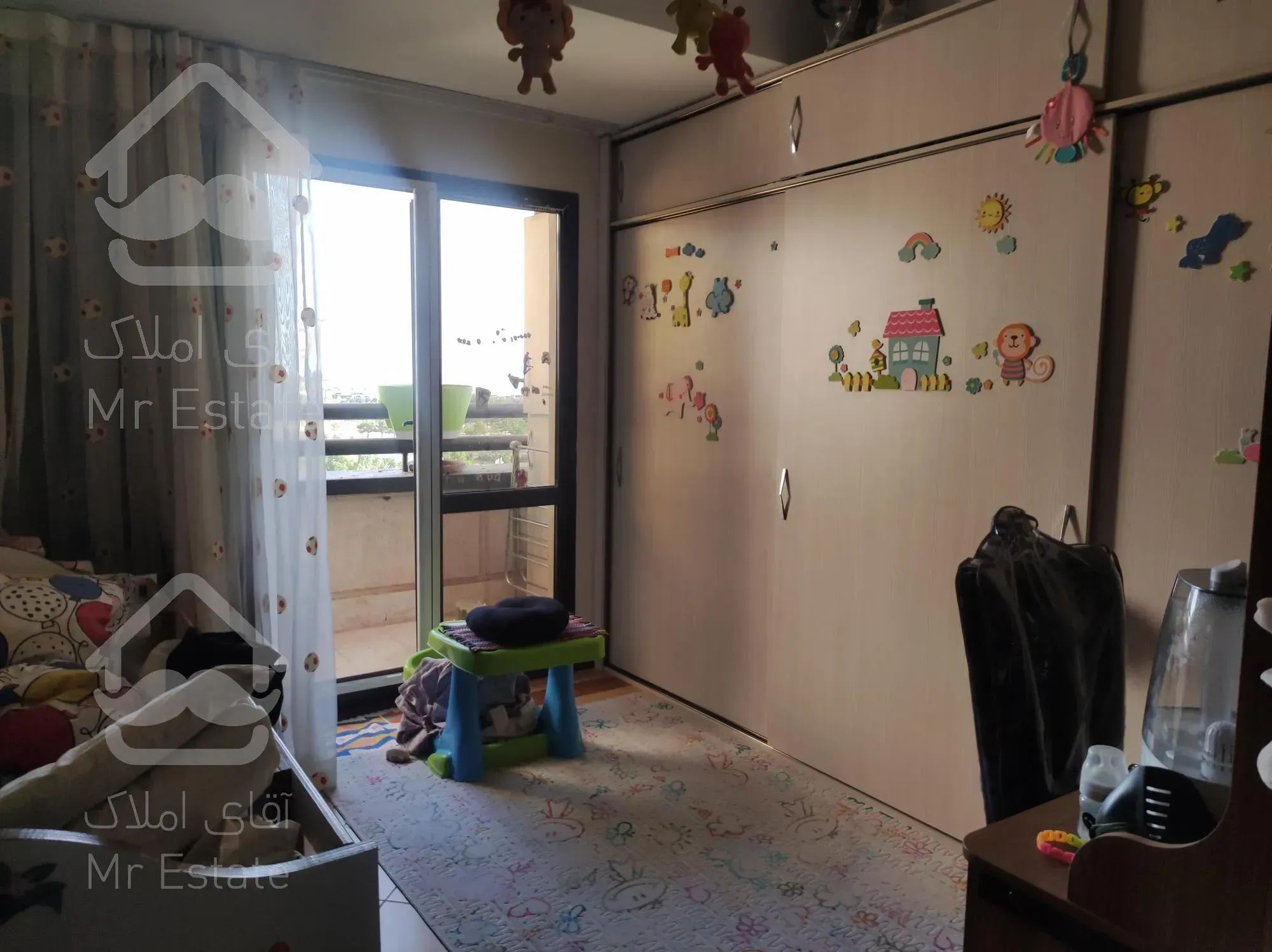 رهن و اجاره آپارتمان 132 متری در چیتگر