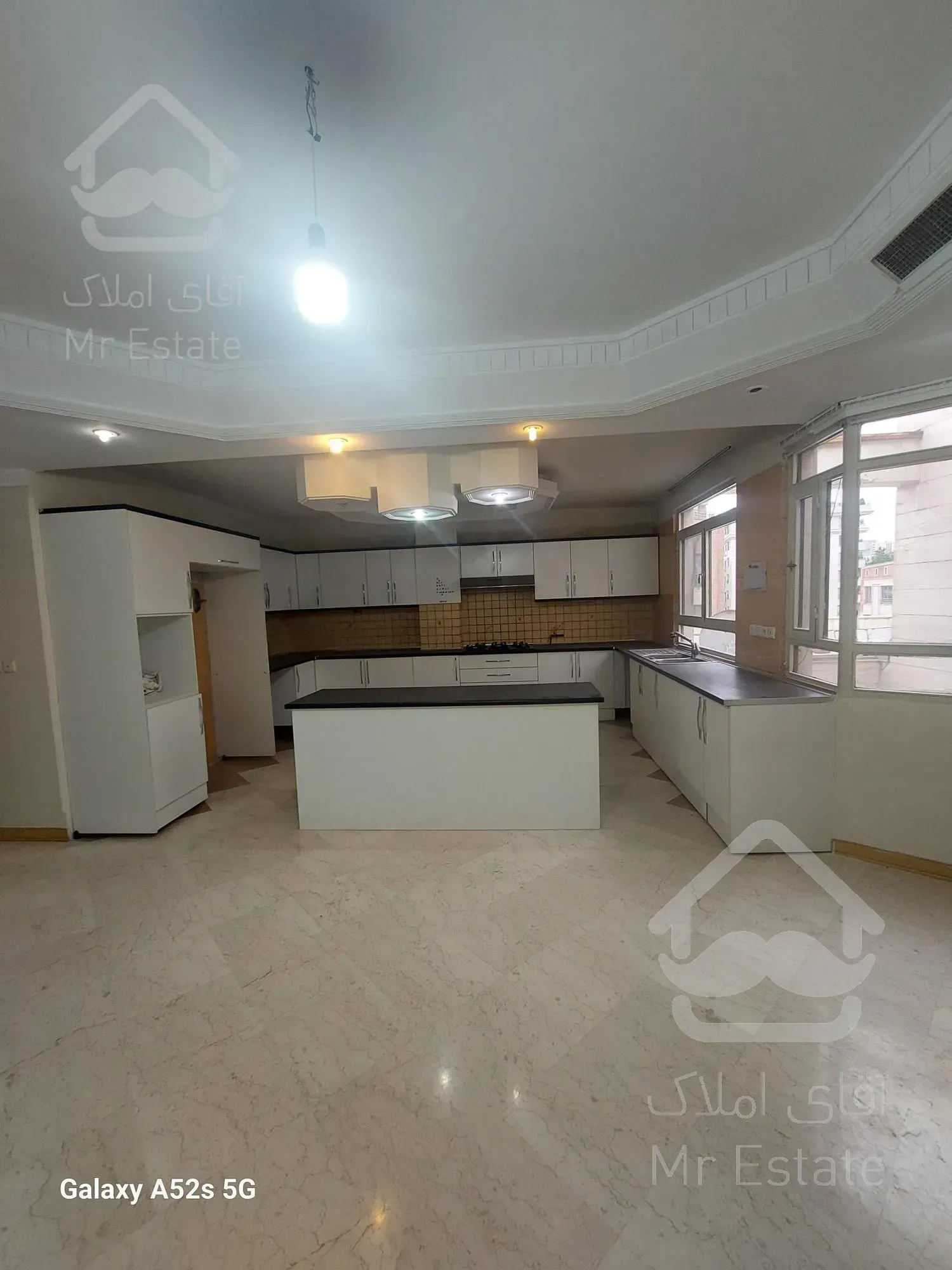 ۲۱۵متری ۴خواب  ۲پارکینگ سندی باکس