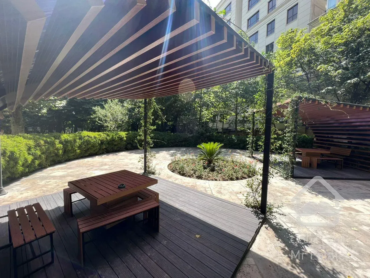 فروش واحد 240 متری در اندرزگو منطقه 1