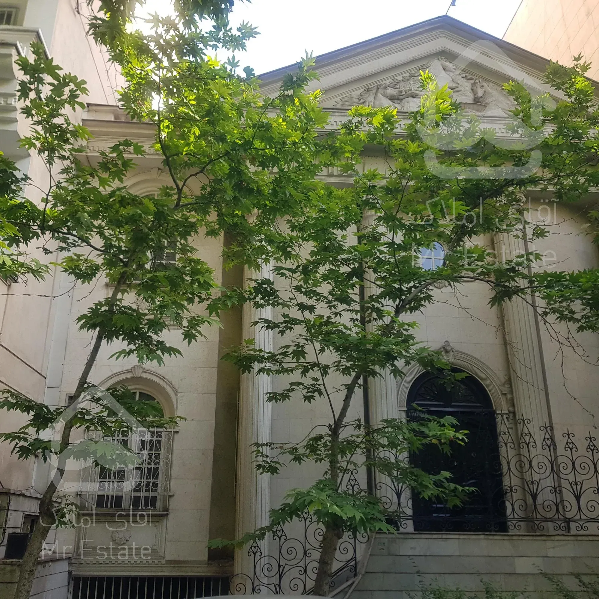 کلنگی ویلایی  دو کله ۶۸۵متری نیاوران