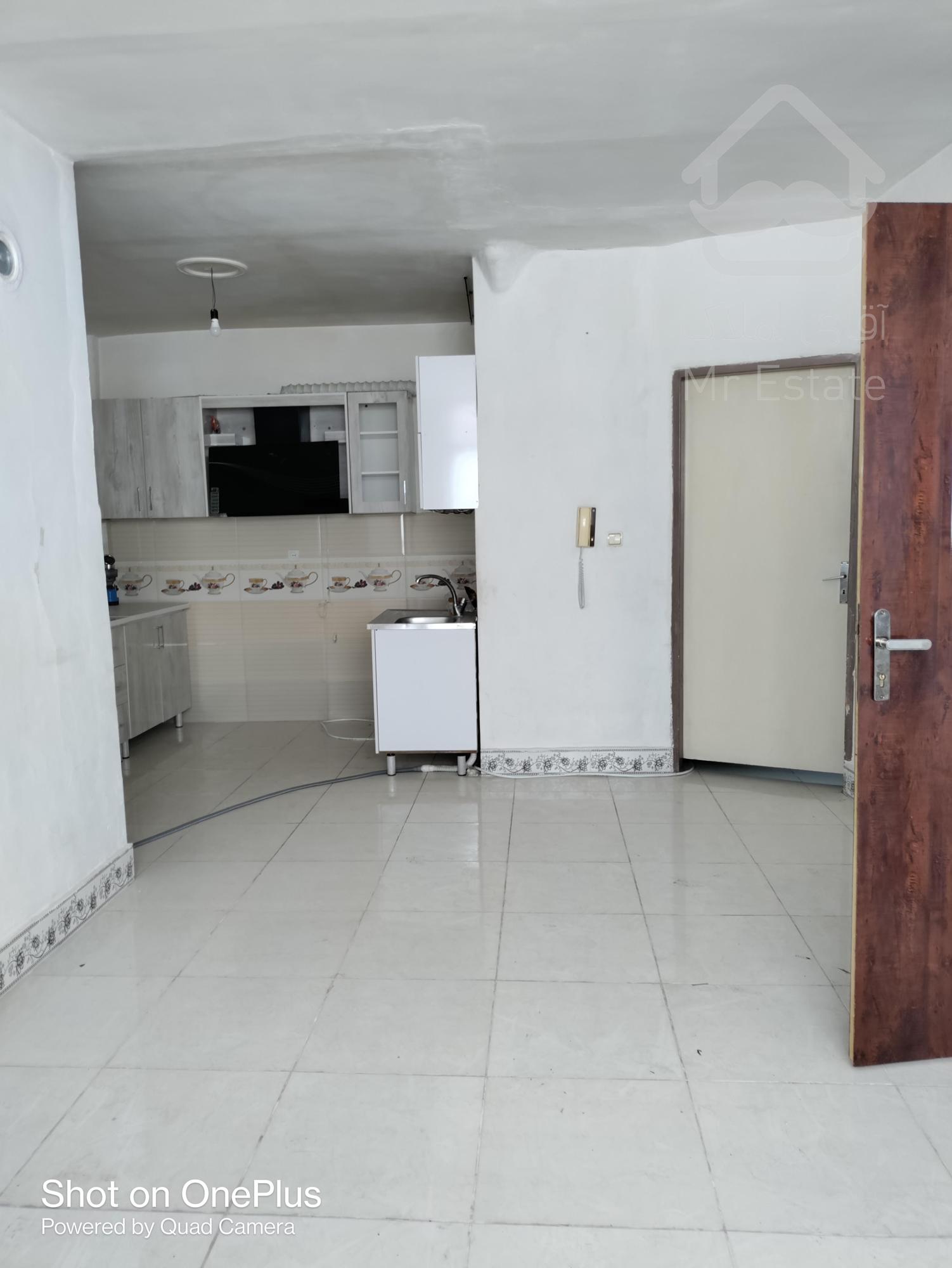 ۴۴ متر سالن مربع بزرگ