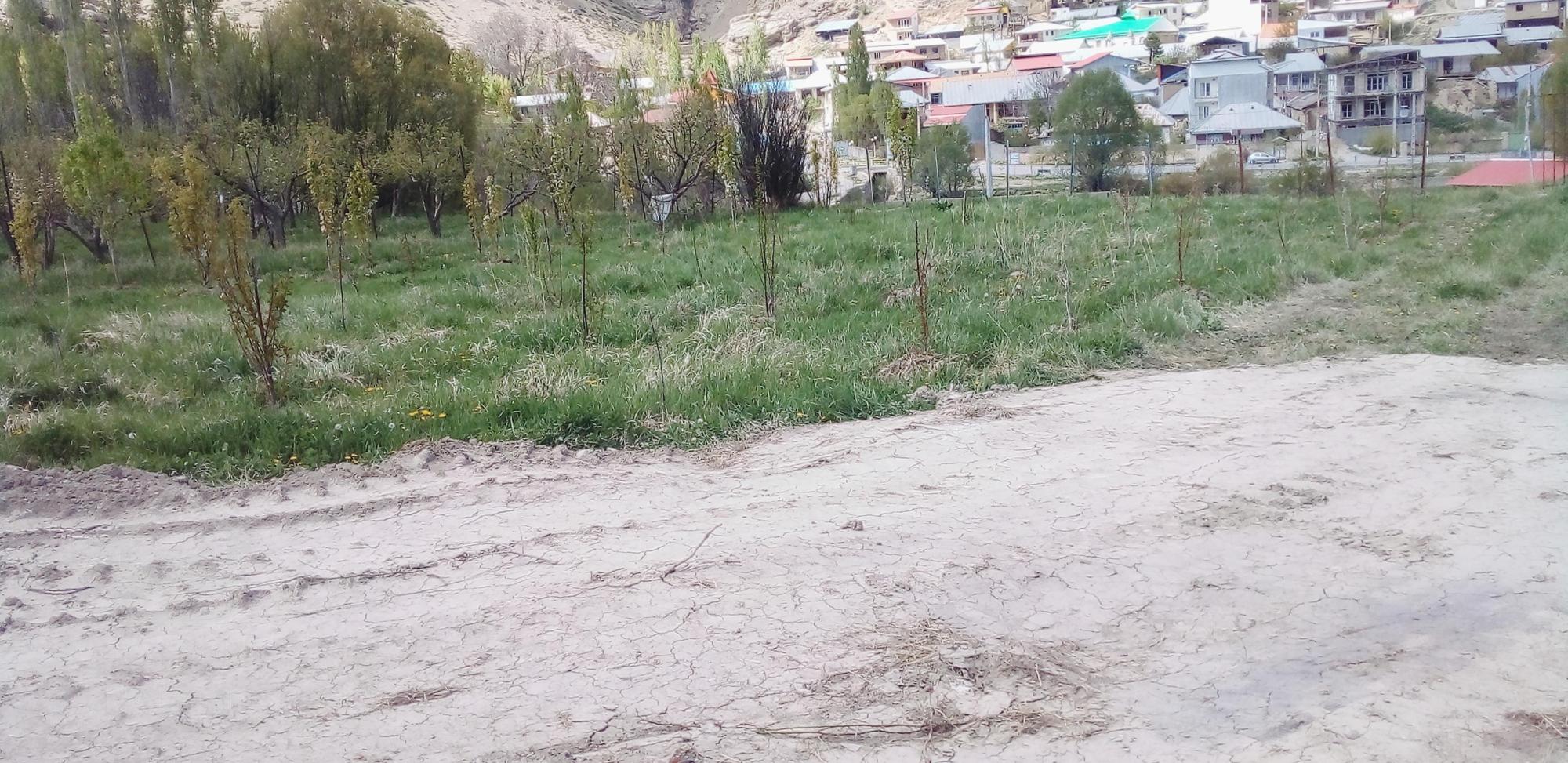 زمین کشاورزی حاصلخیز در یکی از زیباترین روستاهای فیروزکوه