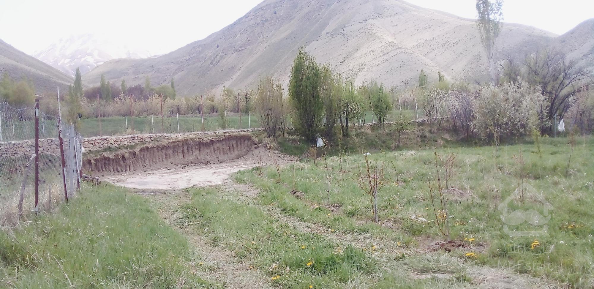 زمین کشاورزی حاصلخیز در یکی از زیباترین روستاهای فیروزکوه