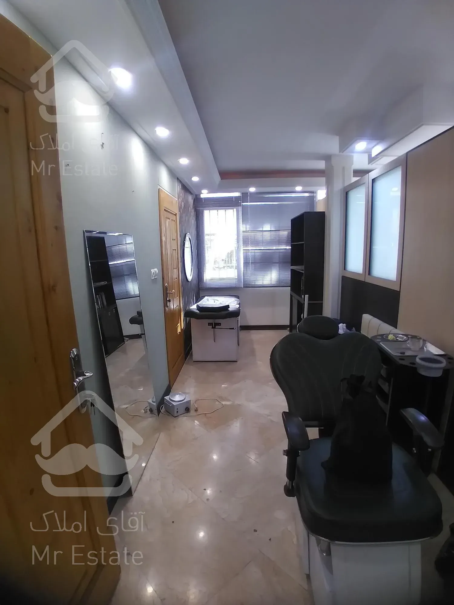 ۱۲۰ متر جردن. موقعیت اداری