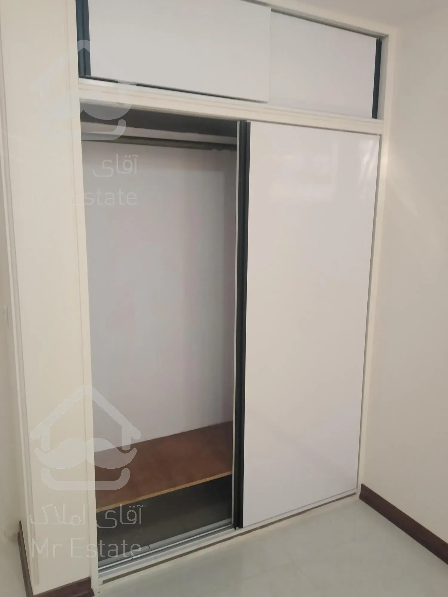 اپارتمان 63متری خوابه تک واحدی طبقه اول فول بازسازی شده درحد کلید نخورده