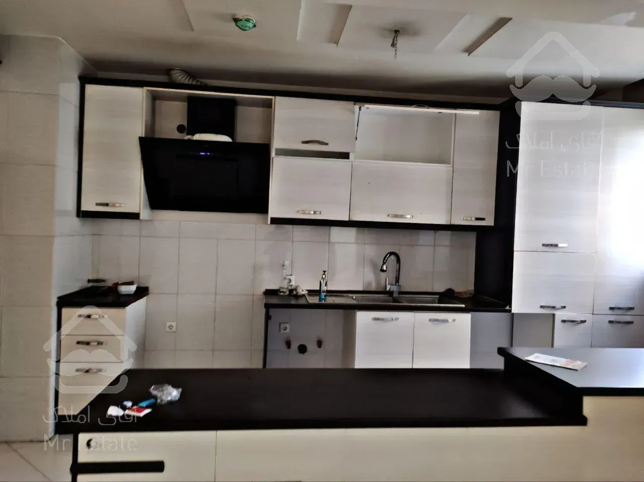 رهن و اجاره آپارتمان ۱۳۸ متری ۳ خواب دریاچه چیتگر دارای ویوی عالی و سالن بزرگ