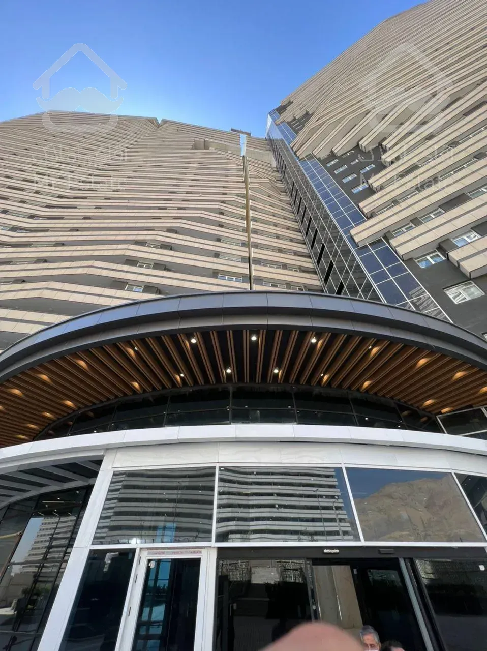 ۱۷۰متر/دریاچه چیتگر/تراس قابل چیدمان/دو پارکینگ