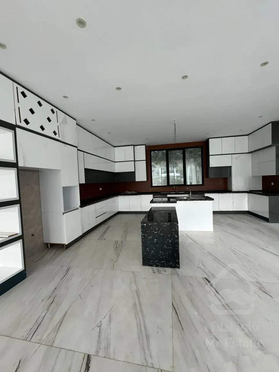 رهن و اجاره ویلا مدرن ۹۰۰متری لوکس استخردار رویان