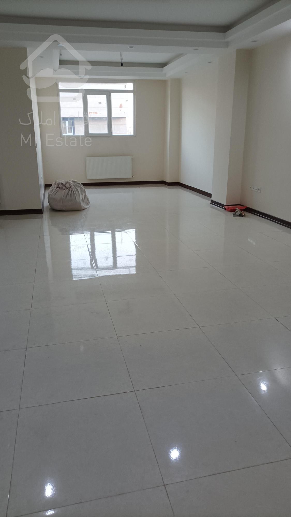 ۹۸ متر دو خواب دارای پارکینگ