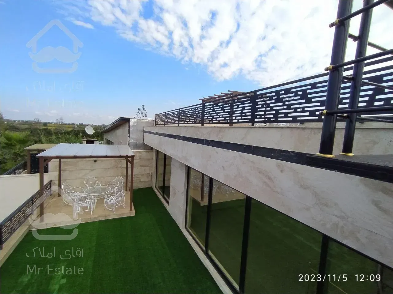 ویلا تریبلکس طراحی ژورنالی با دو روفگاردن ویو ابدی